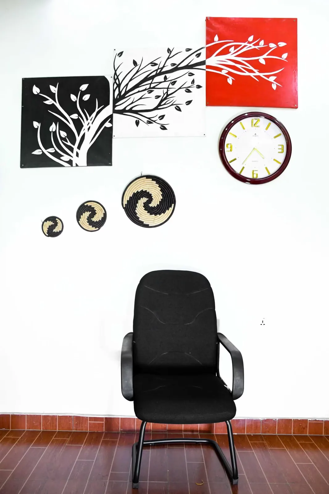 T27-02B Black Visitor Chair