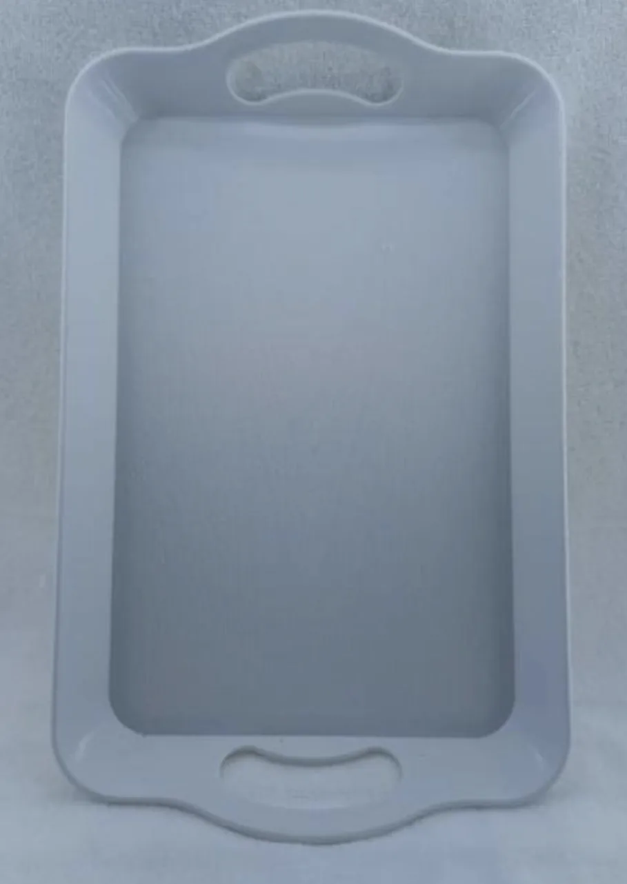 Plastic tray