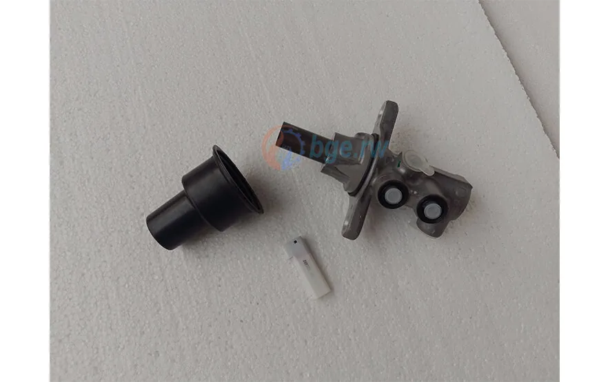 BRAKE MASTER CYLINDER ASSEMBLY
