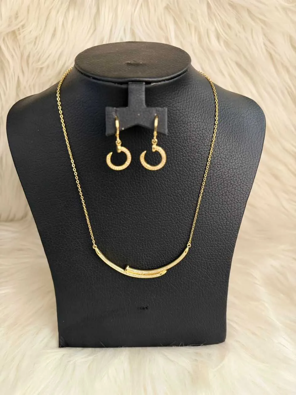 Minimalist Gold Crescent Jewelry Set