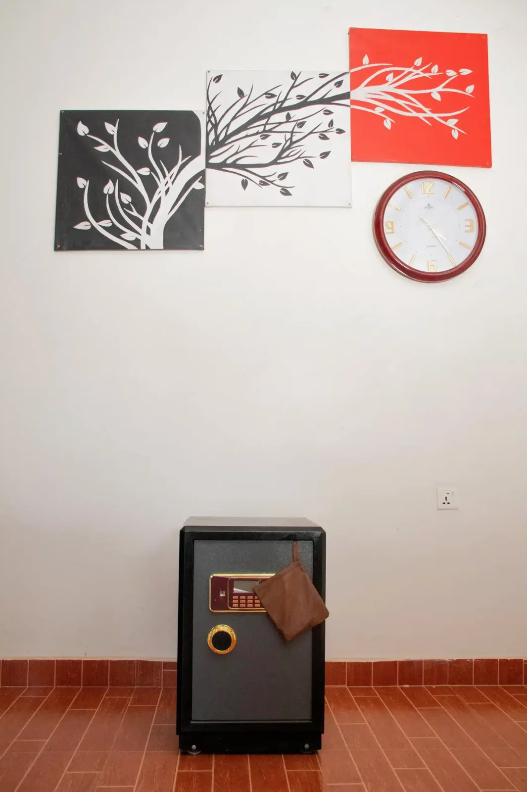 SAFE BOX FE-670 (670x430x400) 80 KGS