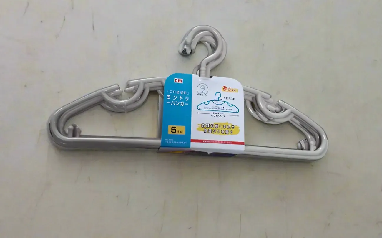 Set of Plastic Clothes Hangers 5pcs