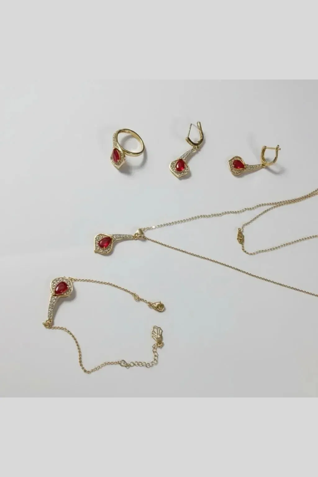 Jewelry set with red stones set of 4pcs