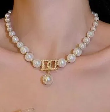 D&D pearl design necklace, geometric sequential pearl