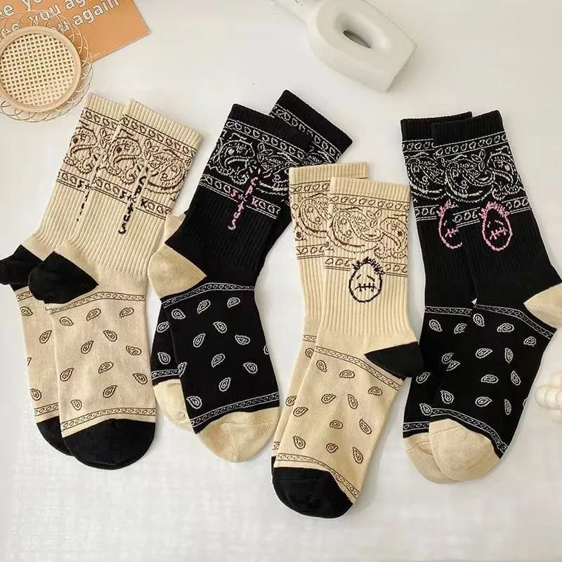 Vintage Paisley Pattern Crew Socks – Black & Beige