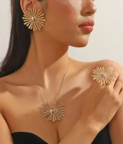 3 Piece Flower Pendant Necklace,
