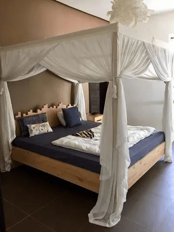 Grevillea Bed 210 cm x 200 cm x 200 cm by Inwood