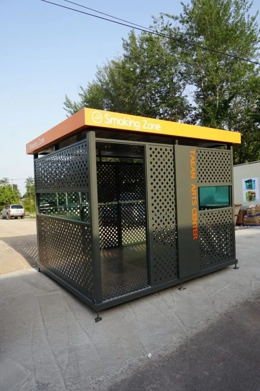 SMOKING AREA